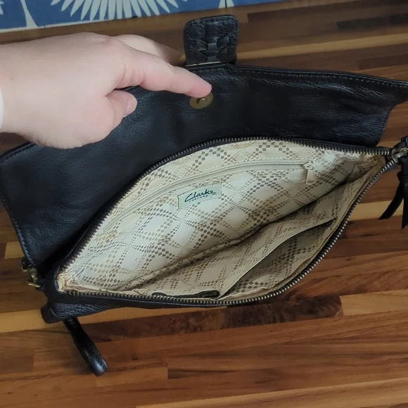Clark's black leather clutch - Picture 6 of 12